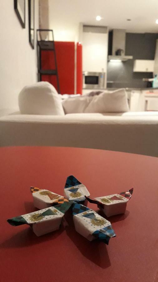 Apartamento Manuela Sancho Apartment Zaragoza Bagian luar foto